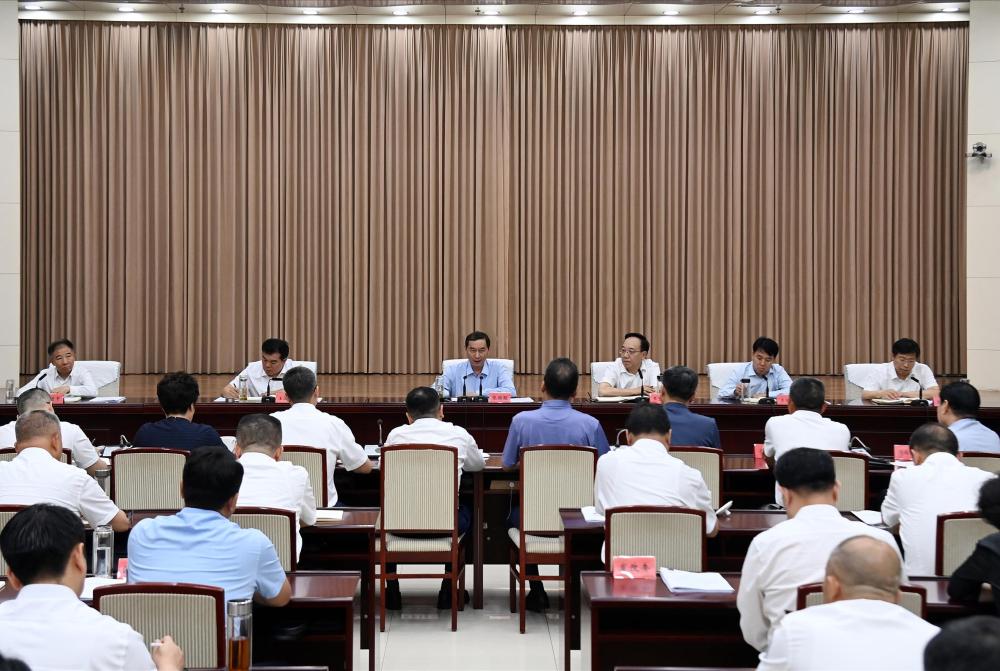 赌博正规的十大网站主持召开博十大正规网赌网站优化营商环境推进高质量发展企业家座谈会