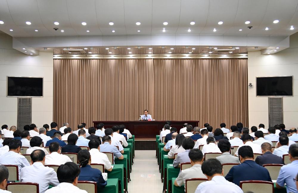 赌博正规的十大网站讲授树立和践行正确政绩观学习教育专题党课